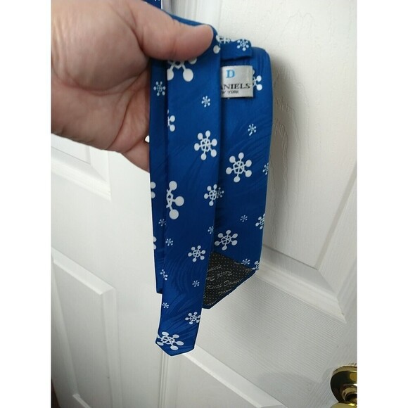 keith daniels Blue Base Snowman Snowflake Tie. - Picture 11 of 11